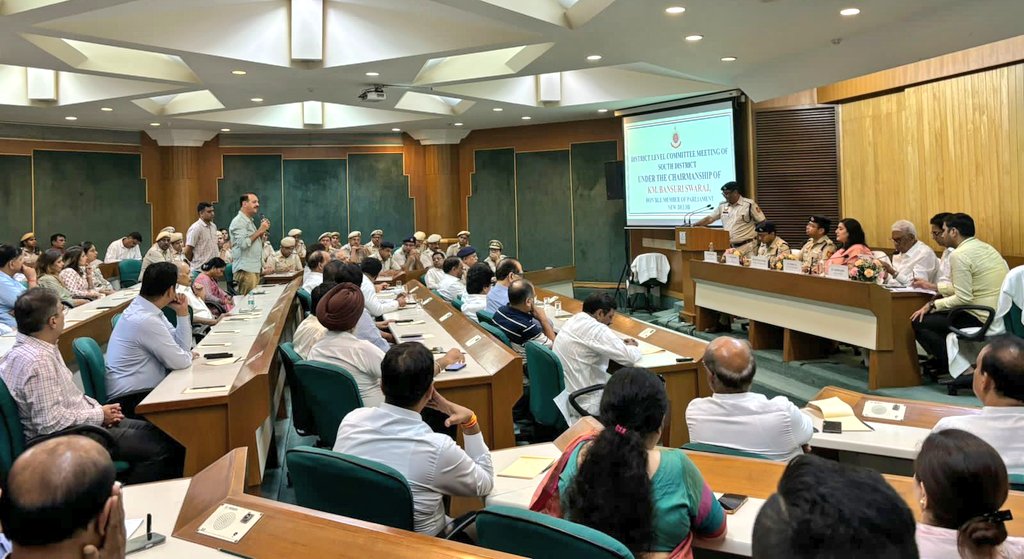 BansuriSwaraj's tweet photo. Chaired the South Delhi District Level Committee Meeting today, with the representation from Police, Civic Agencies,  RWAs, Trader Associations and educational institutions.

Addressing  the grievances from the representatives;  instructed the concerned officials to address the issues promptly for the betterment of our community. 

Such interactions are vital for fostering community well-being and enhancing the effectiveness of public services. Thank you @DCPSouthDelhi for organising it.