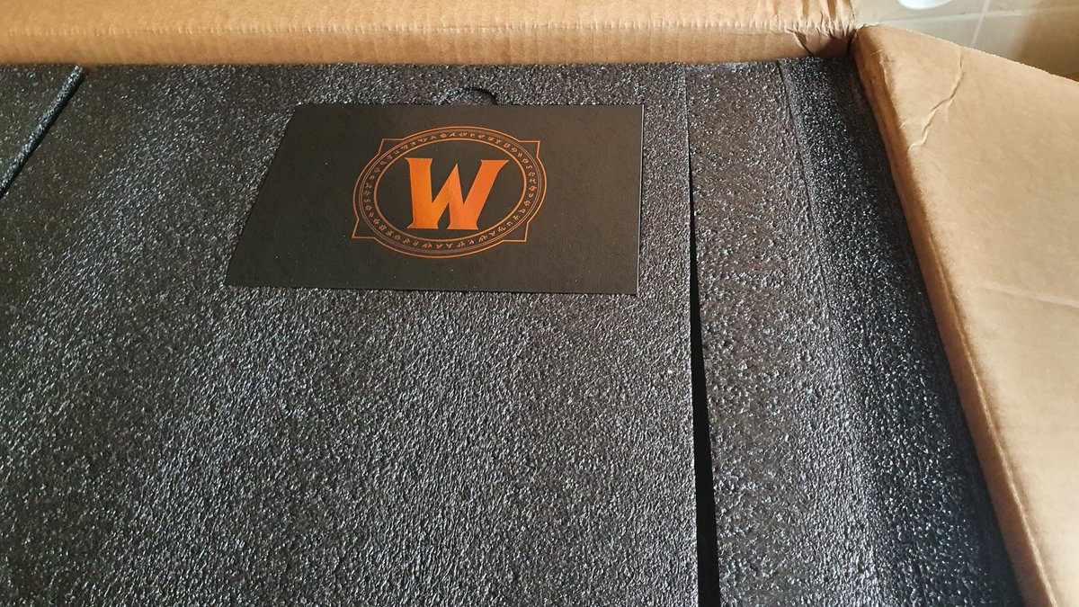 pocketsuke's tweet image. I don't play #wow but my mum does, and she got a package today. Someone made a mistake and Its shipped almost 2 weeks early. The 20th anniversary world of warcraft the war within collectors box. 
#WorldOfWarcraft #blizzard