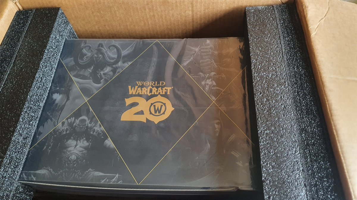 pocketsuke's tweet image. I don't play #wow but my mum does, and she got a package today. Someone made a mistake and Its shipped almost 2 weeks early. The 20th anniversary world of warcraft the war within collectors box. 
#WorldOfWarcraft #blizzard