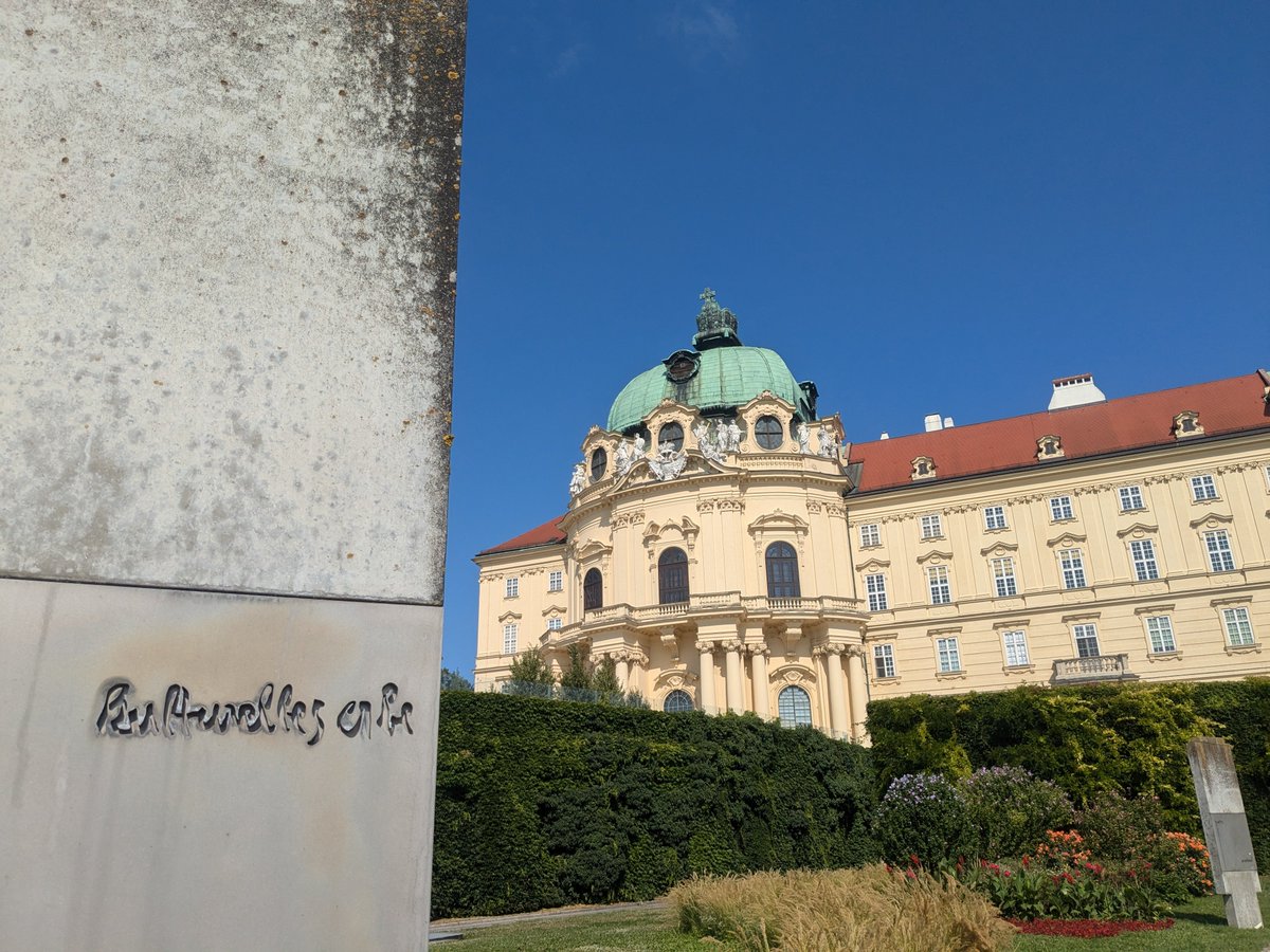 Paper Trails: Icelandic Manuscripts and Books tweet media