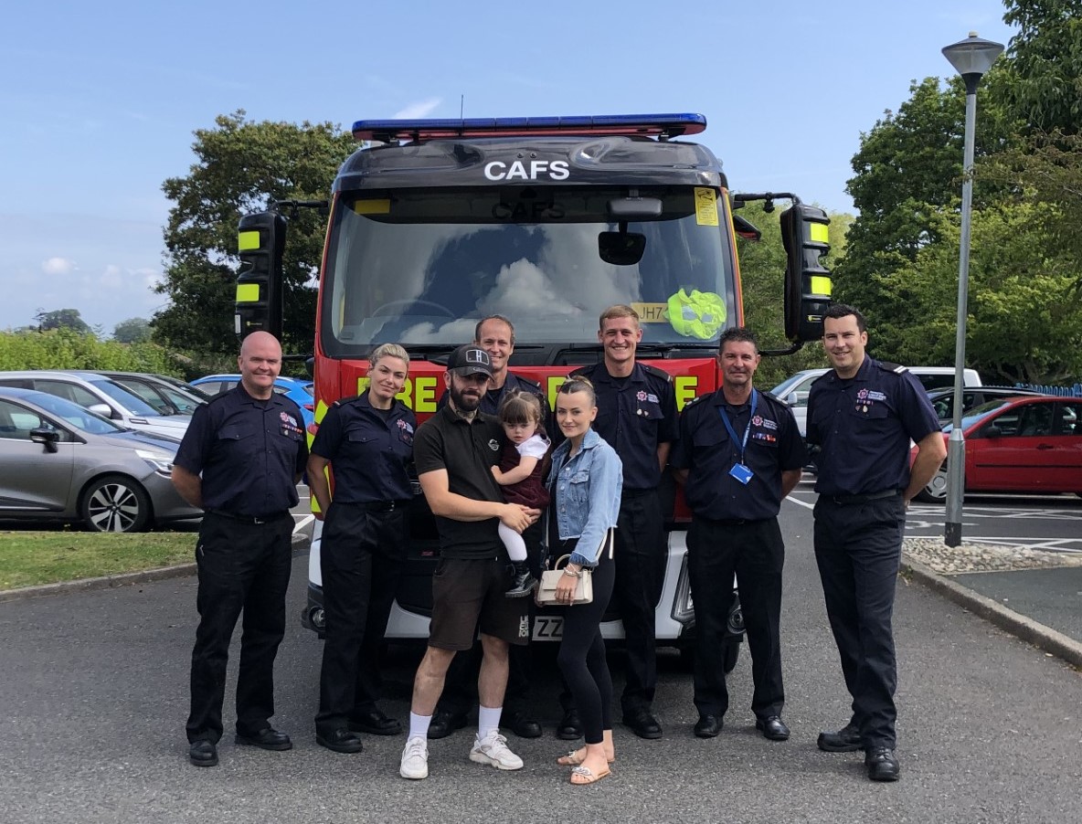 HantsIOW_fire's tweet photo. One year on: Emotional reunion as Mum thanks firefighters for life saving care after daughter’s seizure.

Read the full story 👉 https://t.co/ho0XKIfUvo https://t.co/sdPJHWxB5I