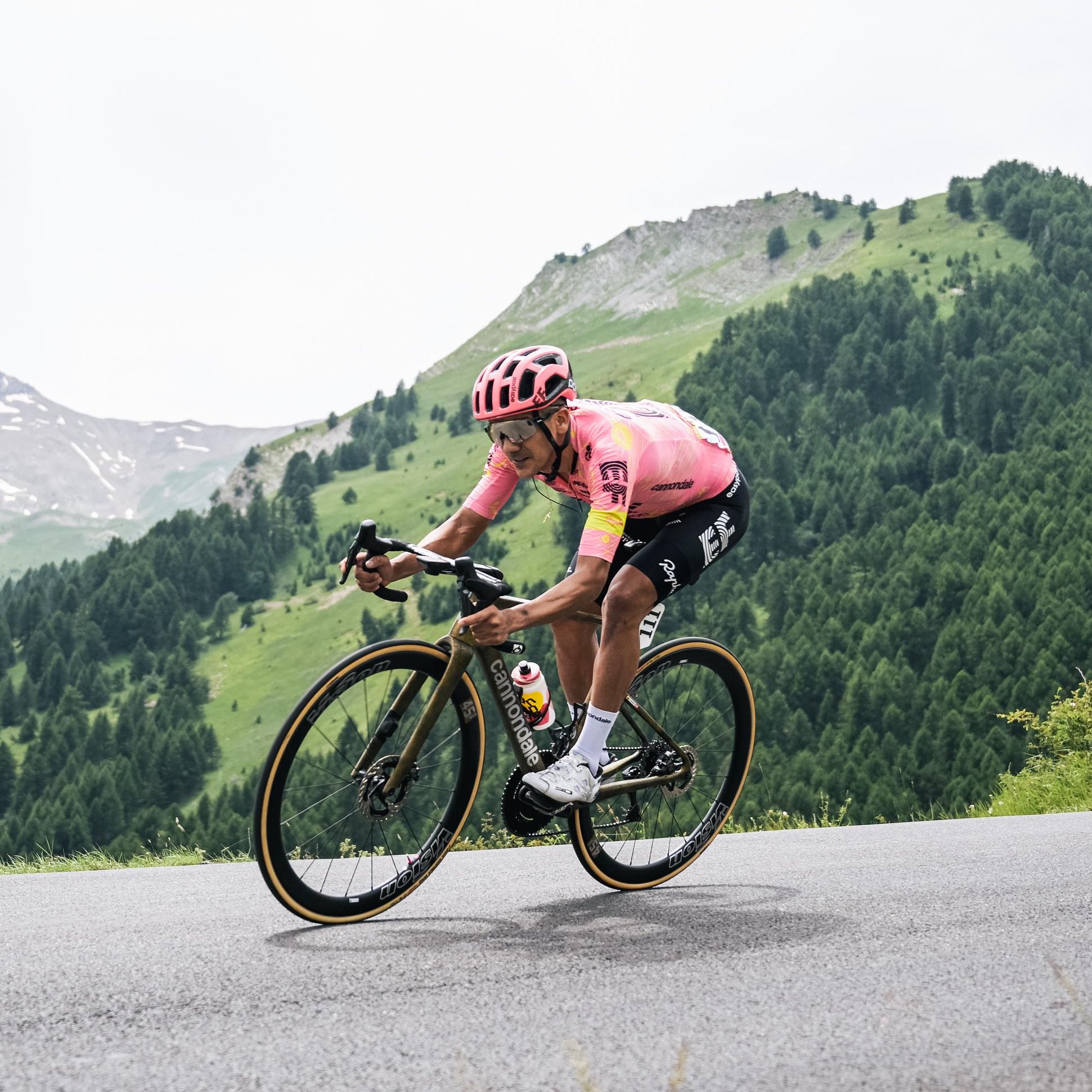 EF Pro Cycling on X KING OF THE MOUNTAINS He s done it Richard Carapaz has the polka dot jersey ASO Charly Lopez EFProCycling tdf2024 https t 3Ifwhtbaiq X