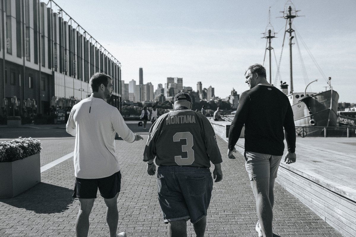 NDFootball's tweet photo. How about a morning walk with Frank the Tank?

@NjTank99 loves the Irish. An electric way to start our day.  

#GoIrish☘️ | @FrankTheTankHQ https://t.co/neeTDxdH1S