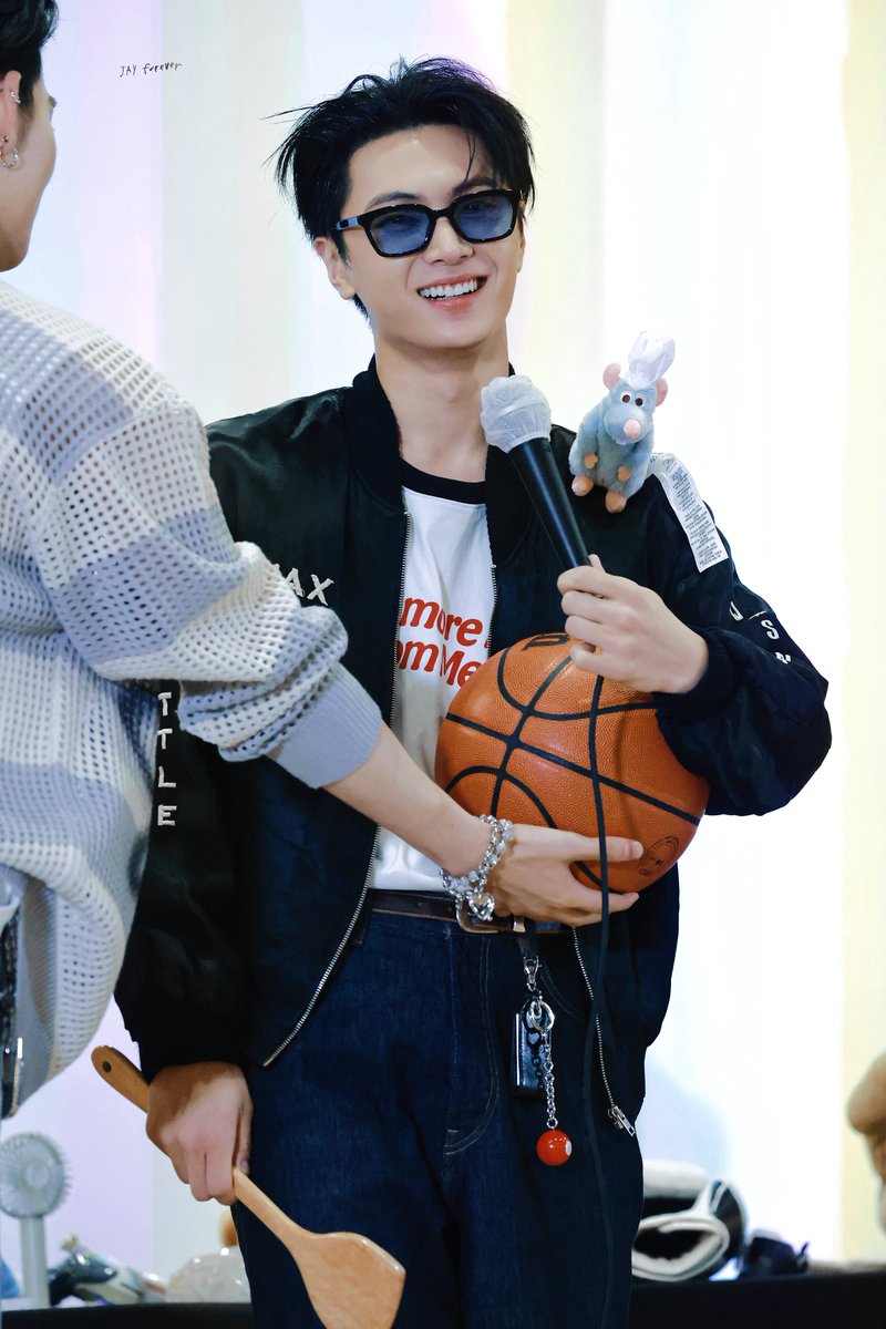 240719 Music Korea Fansign
.
.
.
#JAYalways
#JAY #제이 #종성 #ジェイ
#엔하이픈 #ENHYPEN #エンハイプン
