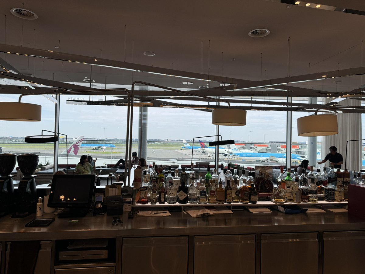 Delays delays! ✈️🍻