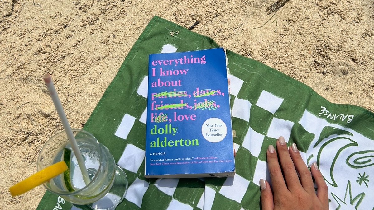 BeNovellic's tweet photo. Heatwave vibes 🌞
Your weekend checklist: 
📖 Get a new book rec (see step 2)
 📱Try @LDNLibraries #ReadOnApp
🍹 Enjoy an ice cold drink 

#reading #booktwitter #heatwave #heatwaveuk https://t.co/gqoXwiTj89