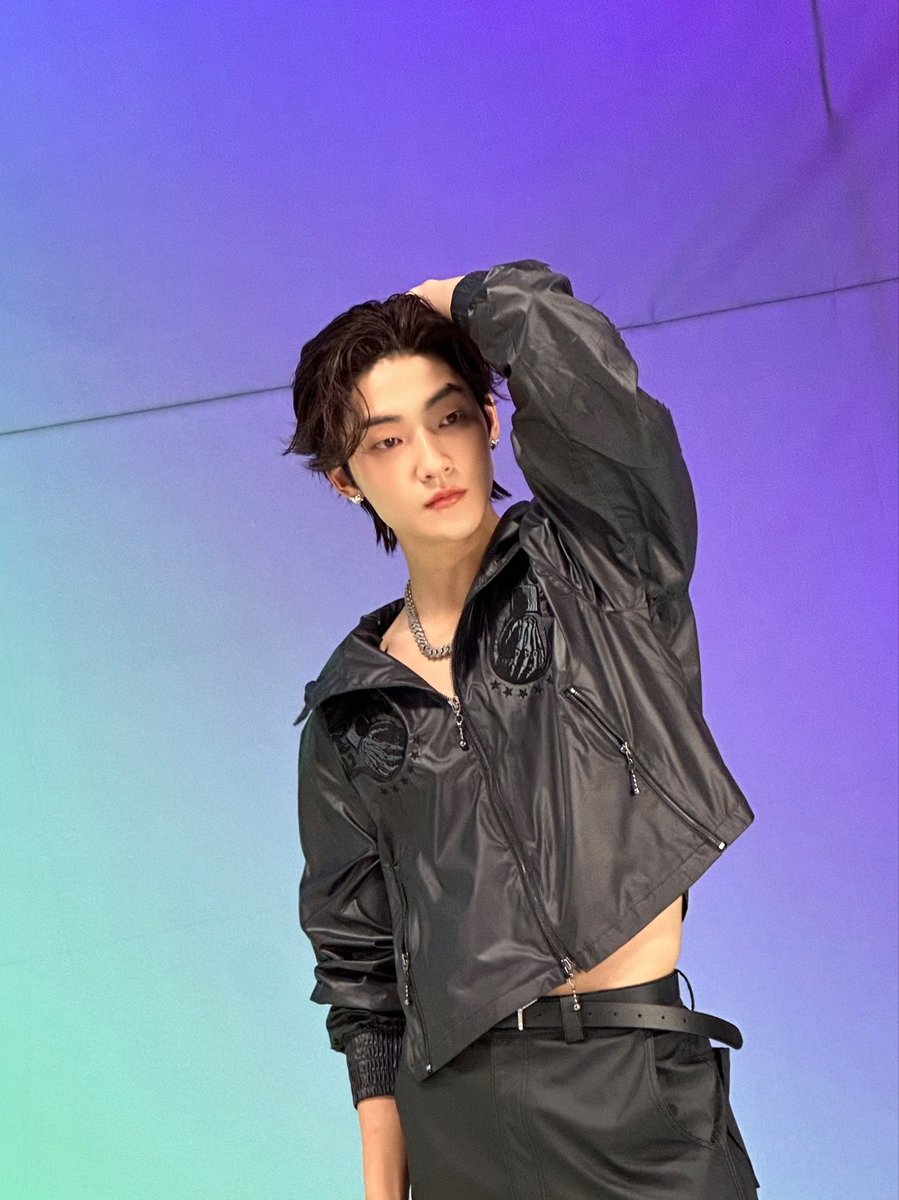 오리콘 차트 1위 너무 고마워요 🫶 Gibberish 앨범 (특히 제이콥 형이랑 작사한 Square one) 계속 많이 들어주세요~ 투어 열심히 돌고 있을게요!! - kevin
#THEBOYZJAPAN