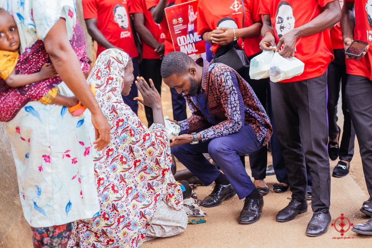Odame_Awal's tweet photo. Yesterday, my running mate, my team, and I had the chance to spend my birthday with people in need, including those experiencing homelessness and those with physical challenges. We had meaningful conversations and shared meals… https://t.co/4hrOeoOCTs
