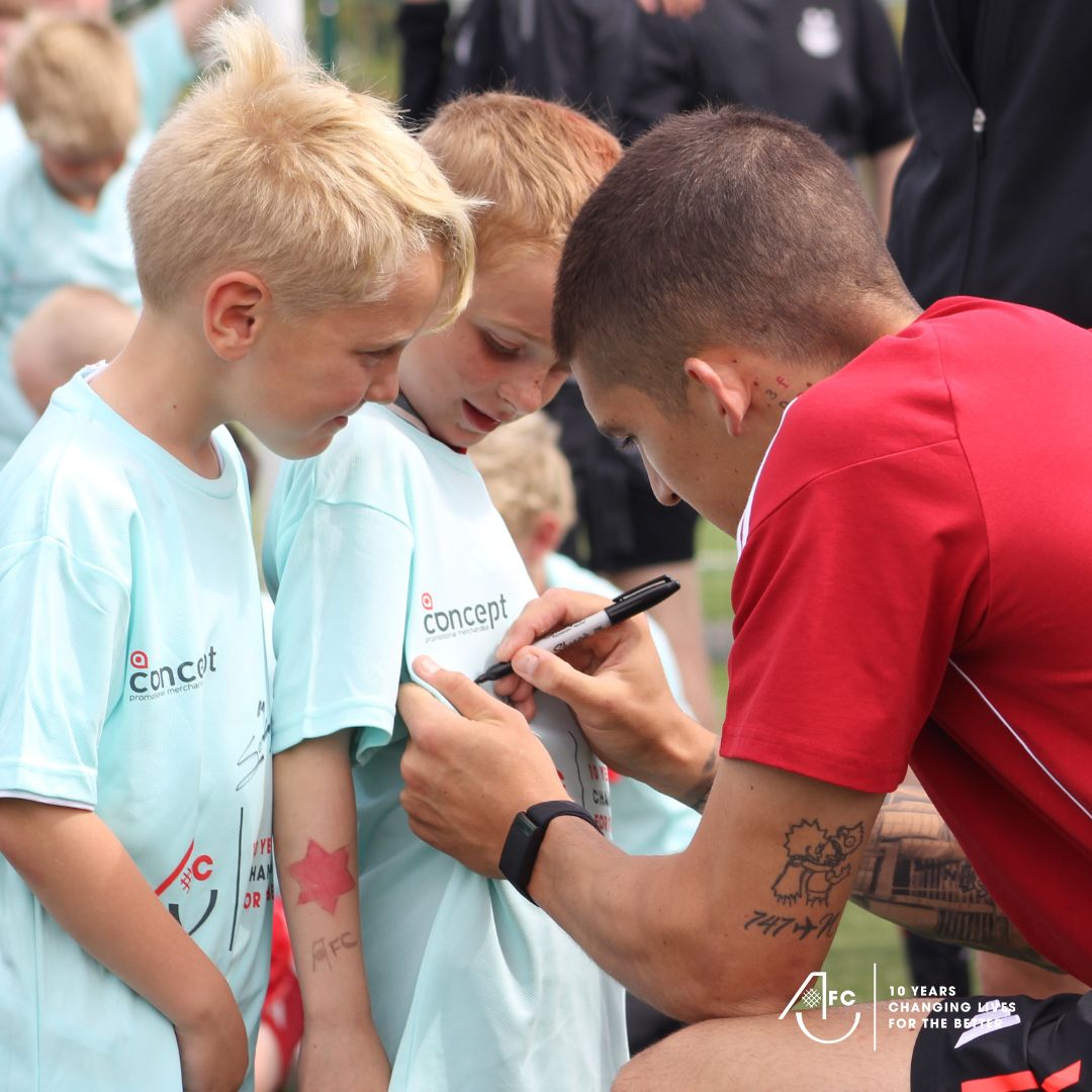 AFCCT's tweet photo. Week two of our #AFCCTSummerCoaching has been a blast!π
The kids enjoyed a week full of fun, football and even getting the chance to meet @AberdeenFC players Ester Sokler and Slobodan RubeΕΎiΔ π΄ https://t.co/nL46tzw1im