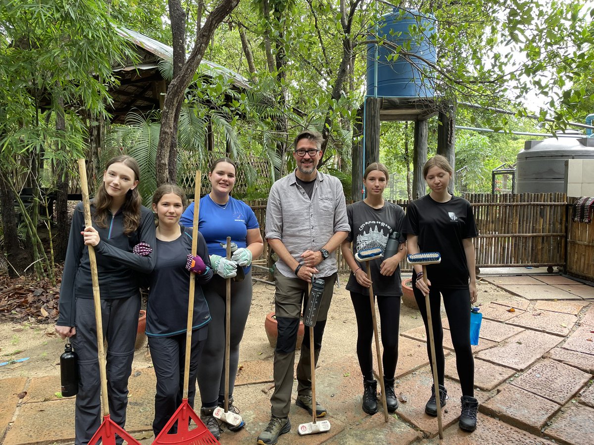 CDSHumanities's tweet image. Fantastic day for everyone helping at the Cambodia free the bear charity outside Phnom Penh. We learnt all about the plight of both Moon and Sun bears and helped the keepers, clean, garden and feed these wonderful creatures.