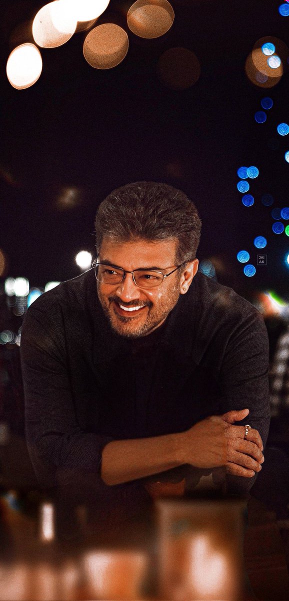ThalaAjith_FC's tweet photo. Trending Picture In Social Media's Currently..😍💫

#VidaaMuyarchi | #AjithKumar https://t.co/xsjoJp3MWj