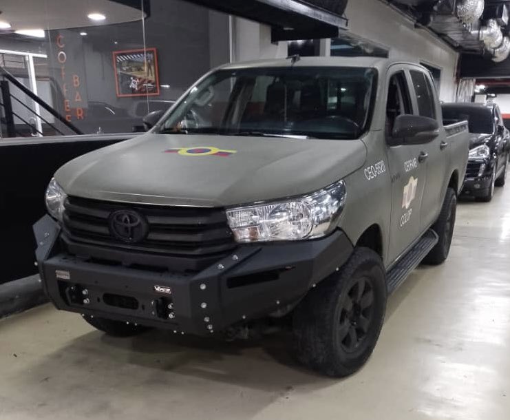 bladimirguerra8's tweet photo. #19Jul Elevamos el apresto operacional del parque automotor de la #FANB asígnada al @CEOFANBVE @CeofanbColop Direccion de Intendencia del #COLOP al efectuar reemplazo de pastillas de frenos y mantenimiento al sistema de frenos al vehículo hilux serial CEO-5520 https://t.co/5z1f2fbZnJ