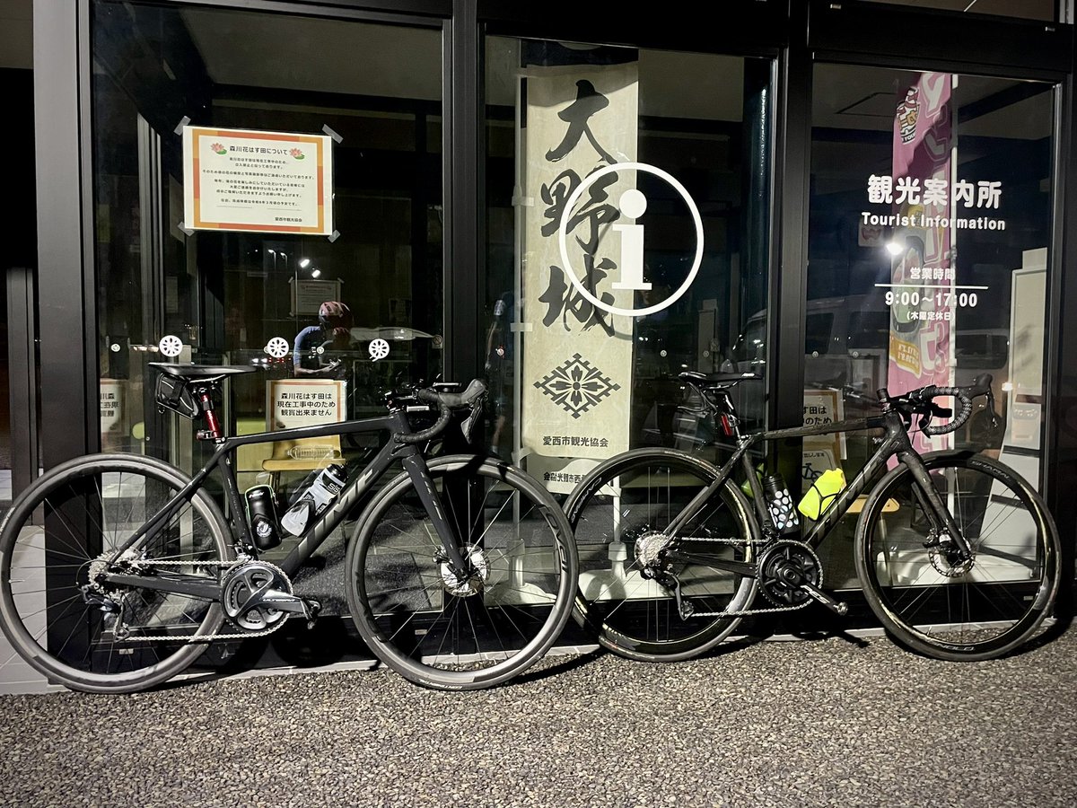 310_pantani's tweet photo. ひさびさのタイマーズ😎
フレームサイズも同じ。ワイのやつのほうがちょっぴりカッコええかなー(とお互いに思っとるやつ)
#timebikes https://t.co/NtwCa6TfbW