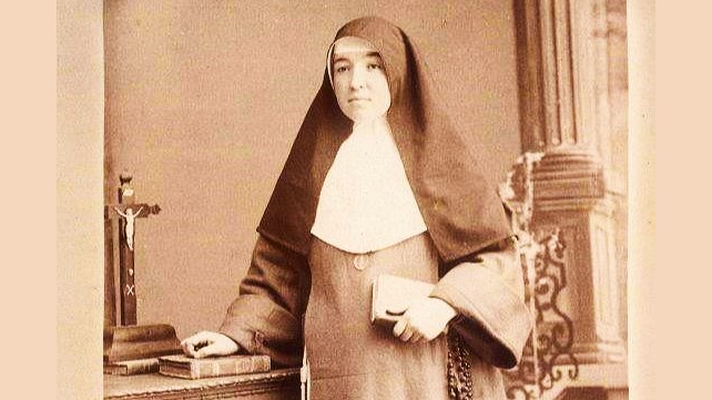 sistersreport's tweet photo. #10AniversarioGSR "Es admirable ver cómo [#MadrePaula], con pocos estudios pero con un corazón lleno de ternura, se empeñaba en socorrer las necesidades de quienes se acercaban a ella": Hna.  Elizabeth Carranza S. #Columna #GSRenespañol #HermanasCatólicas https://t.co/IgGzu8ezqB https://t.co/CbIqLJrmHA