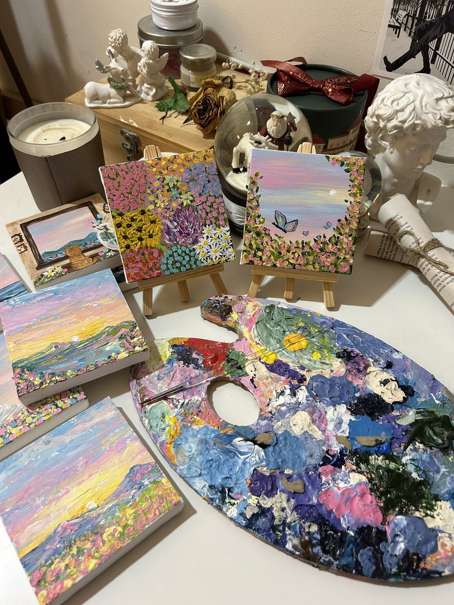 โต๊ะทำงานบ่งบอกแนวงานที่ชอบวาด 🤲🏻🌷🌱🌛