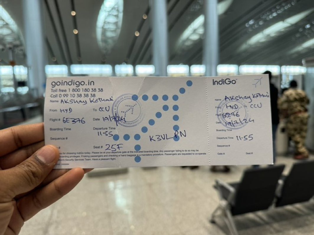 noticiasmiled's tweet photo. 🌏 FALLA INFORMÁTICA MUNDIAL 🌍

Ante los sistemas caídos muchos aeropuertos realizaron los check-in a mano cómo esta tarjeta de embarque. https://t.co/qDoOecvNcl