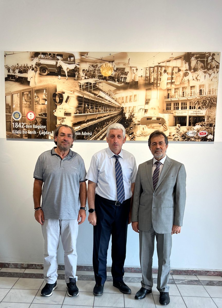 VEDEK9's tweet photo. VEDEK YÖNETİM KURULU ÜYELERİNDEN ANKARA ÜNİVERSİTESİ VETERİNER FAKÜLTESİ DEKANINA ZİYARET.
VEDEK Yönetim Kurulu Başkanı Prof. Dr. @halil_gunes  ve Genel Sekreter Prof. Dr. Abdurrahman AKSOY, Ankara Üniversitesi Veteriner Fakültesi Dekanı Prof. Dr. @enderyarsan’ı ziyaret etti. https://t.co/WNOV5XOmhW