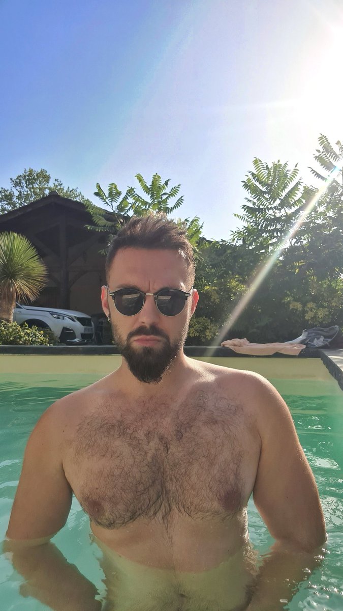 JimGe91's tweet image. En sueur 🥵 ça fait du bien la piscine 🥵 #LGBTQIA #gay #summer