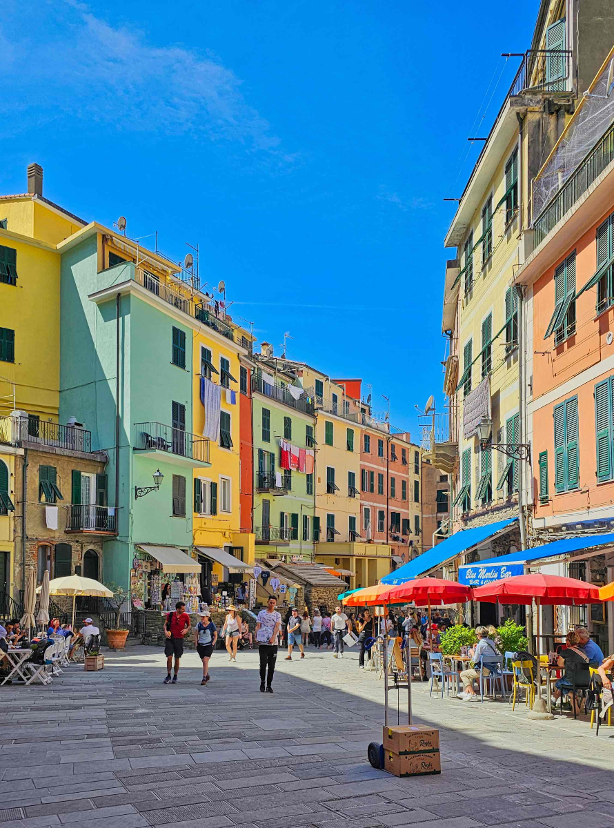 Vernazza en Cinque Terre, la región de Liguria - Italia 
vivimosdeviaje.com