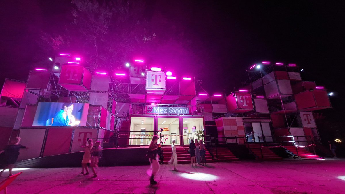 Matoada's tweet image. #BeMagenta
#ColorsOfOstrava
#MeziSvými