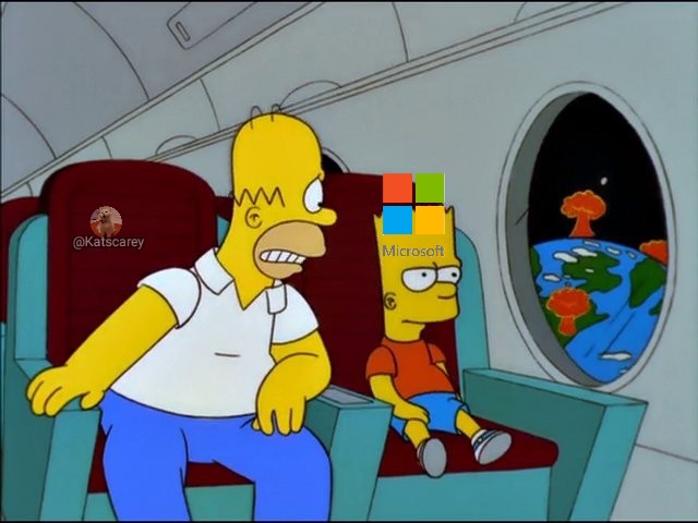 Microsoft viendo cómo el mundo se vuelve loco con su caída. 🤣