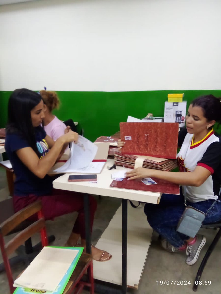 cdcegvl's tweet photo. #19Jul UEE Maestra Consuelo de  Peraza, realizando trabajo administrativo.
@_LaAvanzadora 
@cdcelara 
@EleamerAbdala 
@salasimonplanas 
@AurimarVargas1 https://t.co/Omqh3OXtRd