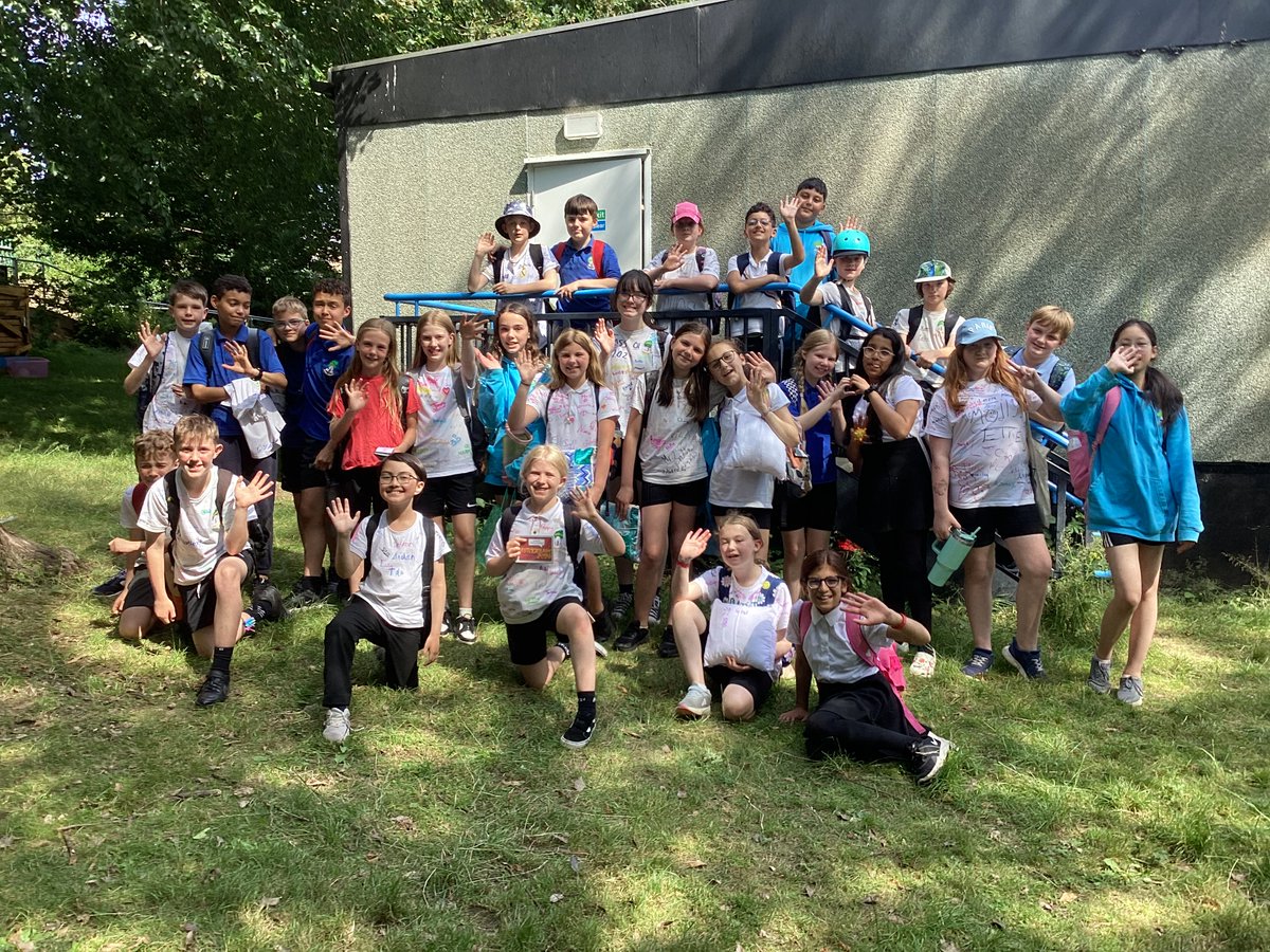 LJS6SH's tweet photo. Wishing all the Y6s happiness always. Keep shining you superstars. We’ll miss you but we are grateful to have had the pleasure of knowing you all. Keep in touch. Best wishes. XxXxX https://t.co/UEX3A2I9eu