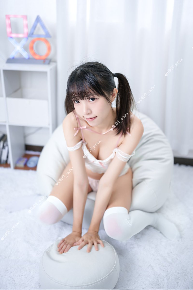 小宅女喵喵ㄉ房間ʕ ◦`꒳´◦ʔ
嗯...怎麼一直輸(   ꒪꒫꒪)
要來我的房間教我玩遊戲嗎....？
https://t.co/HJcrAJ4x9k https://t.co/eqBwcgy6wD