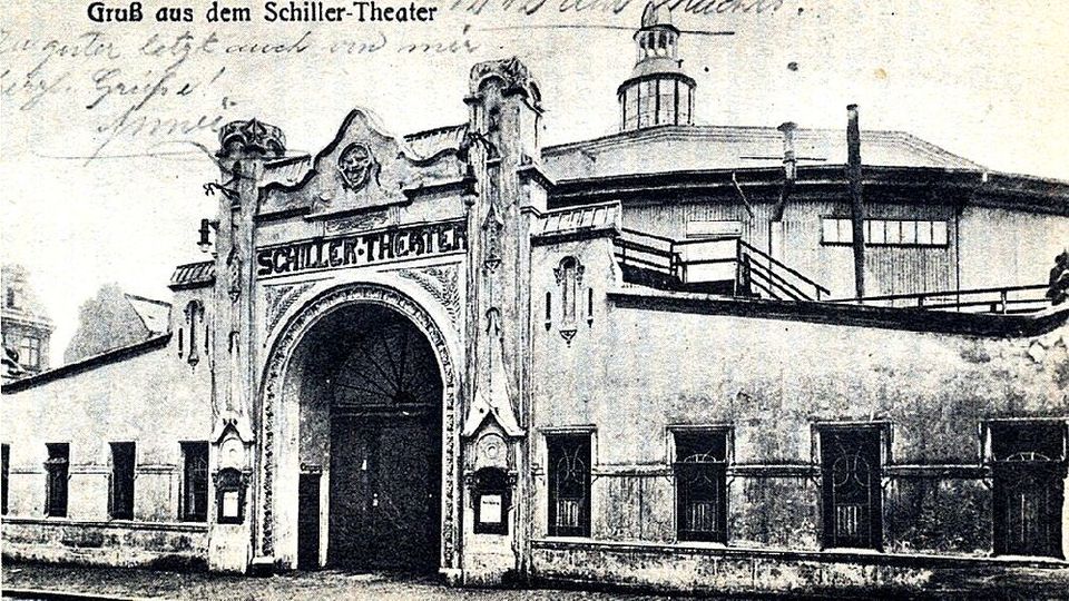MissJonesTravel's tweet photo. Das Schillertheater in #Altona 1904

Was heute als #Schilleroper in #Hamburg bekannt ist, wurde 1904 als Schillertheater wieder eröffnet. Es handelt sich um ein ganz besonderes Theater, in der umgebauten Manege des #Zirkus Busch:

https://t.co/4AGfB9Bm8H https://t.co/vqYxmZR2cr