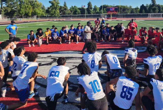 logancoltsfb's tweet photo. We hosted a joint practice with @TheOaklandHigh @MtEdenFootball @newarkmemorial  Every day we’re working to get better! 🐎🐎🐎 https://t.co/cJh3qaZzWe