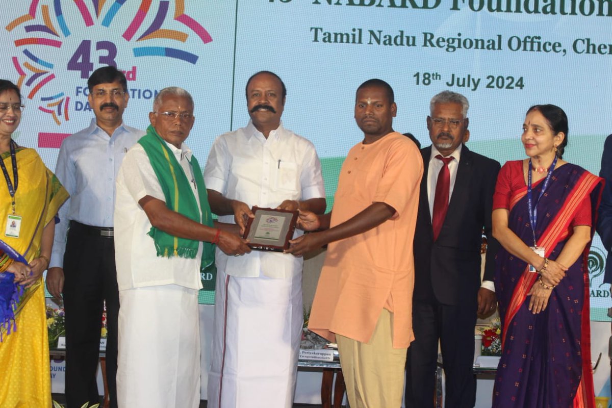 cpsavesoil's tweet photo. Good news!

Isha Outreach's Thencherimalai Farmer Producer company was awarded as the Best Performing FPO for the financial year 23-24 by the National Bank for Agriculture and Rural Development, Tamil Nadu ✨

@NABARDOnline

#FPO https://t.co/VsTMDTsU5r