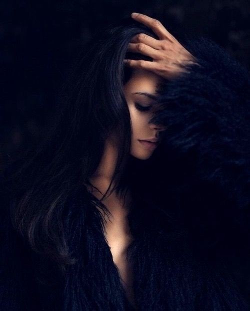 mynewme__'s tweet photo. "A diferencia de un hombre, una mujer nunca te toca por error o distracción". 

Charles Bukowski. https://t.co/gSyV6Gz05i