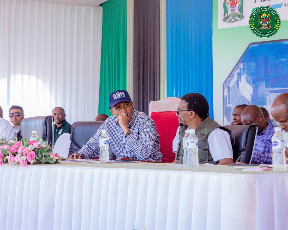 HusseinBashe's tweet photo. Leo nimepata nafasi ya kushiriki Kongamano la Wadau wa Umwagiliaji na mnyororo mzima wa Sekta ya Kilimo uliofanyika katika skimu ya umwagiliaji ya Mwamkulu, Halmashauri ya Manispaa ya Mpanda, Mkoa wa Katavi. 

Kuna miradi takribani 29 katika Mkoa wa Katavi, ikiwemo miradi mikubwa ya umwagiliaji iliyopo katika maeneo ya Usese na Mwamkulu.