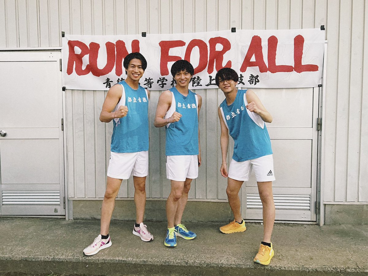 fantastics_fext's tweet photo. ⋱映画 #逃走中THEMOVIE⋰

本日公開初日🎊舞台挨拶
￣￣￣￣￣￣￣￣￣￣￣￣￣
体当たりで挑んだ大切な作品が
ついに公開となりました🎞

背中をそっと押してくれるような
勇気づけてくれるような
アツくて温かい物語です。

少しでも多くの方のもとに
届きますように🙏🏻

映画の感想は
#映画逃走中まさかのマジ泣き
へお願いします🌟

ぜひご覧ください！！

@tosochu_movie 
#FANTASTICS 
#佐藤大樹
#瀬口黎弥
#中島颯太