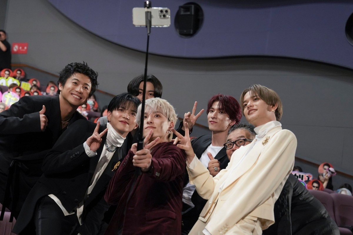 fantastics_fext's tweet photo. ⋱映画 #逃走中THEMOVIE⋰

本日公開初日🎊舞台挨拶
￣￣￣￣￣￣￣￣￣￣￣￣￣
体当たりで挑んだ大切な作品が
ついに公開となりました🎞

背中をそっと押してくれるような
勇気づけてくれるような
アツくて温かい物語です。

少しでも多くの方のもとに
届きますように🙏🏻

映画の感想は
#映画逃走中まさかのマジ泣き
へお願いします🌟

ぜひご覧ください！！

@tosochu_movie 
#FANTASTICS 
#佐藤大樹
#瀬口黎弥
#中島颯太