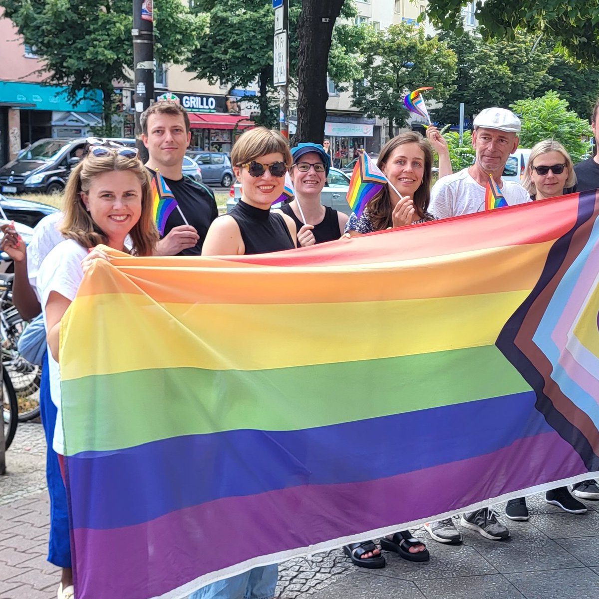 Bezirksamt Friedrichshain-Kreuzberg (@ba_xhain) on Twitter photo Heute haben Bezirksbürgermeisterin <a href="/clara_herrmann/">Clara Herrmann</a> und Stadträtin <a href="/annika_gerold/">Annika Gerold</a> zusammen mit Mitgliedern der BVV und dem <a href="/lsvd/">LSVD⁺-Bundesverband</a> die Progressive Pride Flagge 🏳️🌈 zum #PrideMonth2024 vor dem Rathaus #Xhain gehisst. #happypridemonth Heute haben Bezirksbürgermeisterin <a href="/clara_herrmann/">Clara Herrmann</a> und Stadträtin <a href="/annika_gerold/">Annika Gerold</a> zusammen mit Mitgliedern der BVV und dem <a href="/lsvd/">LSVD⁺-Bundesverband</a> die Progressive Pride Flagge 🏳️🌈 zum #PrideMonth2024 vor dem Rathaus #Xhain gehisst. #happypridemonth