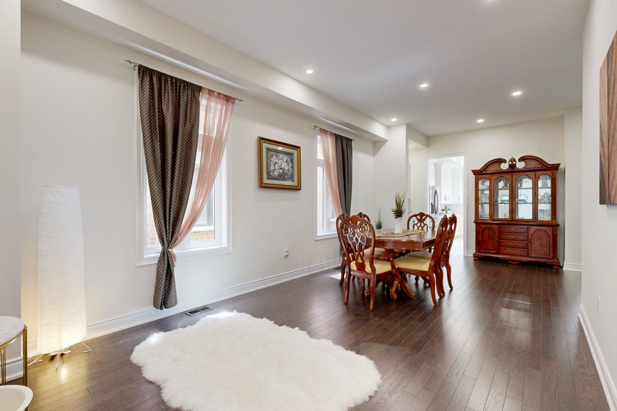 HappyHouseGTA's tweet photo. Feel the comfort of a perfect move. Find your dream property today and make it yours. 🏠😊

📍Oakville, Ontario

#realestatephotography #realestatephotos #realestatephotographer #propertylisting #homeforsale #torontorealestate #torontoproperties #gtarealestate #gtaproperties https://t.co/Zz3O8doZwH