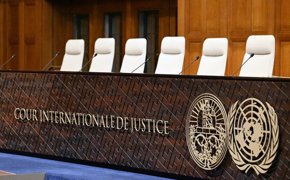 TheSaviour's tweet photo. 🚨#BREAKING: The ICJ has ordered Israel to pay "full reparations", restitution & compensation to all Palestinians for its all "wrongful acts" under the occupation since 1967

Also orders Israel to evacuate EVERY SINGLE ONE of its settlements in the occupied territories!

HOLY SH*T! 😳
