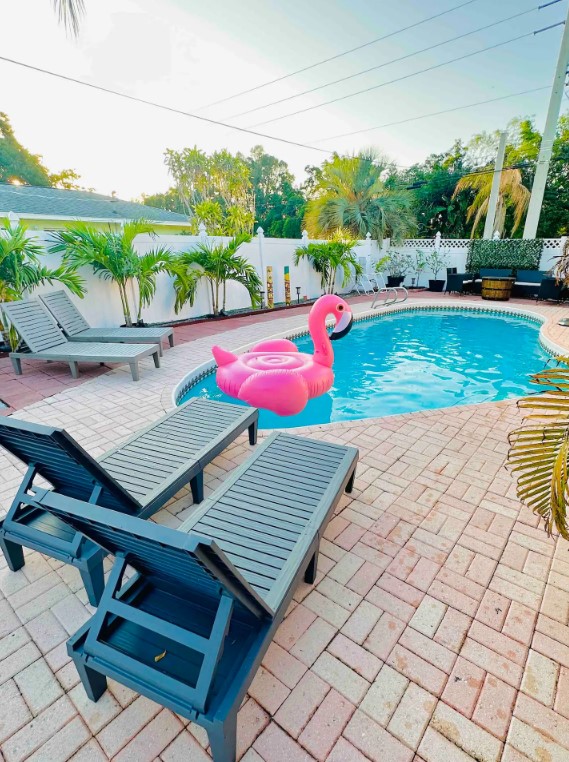 IvyCosplay's tweet photo. Good morning!! I am planning a trip during Labor Day weekend. Let me know if you will like to order any bikini, lingerie, cosplay or modeling custom photo shot. Message me for prices.

#custombikiniphotos #customphotos #custommodeling #labordayweekend #poolphotoshot #lingeriecustomphotos