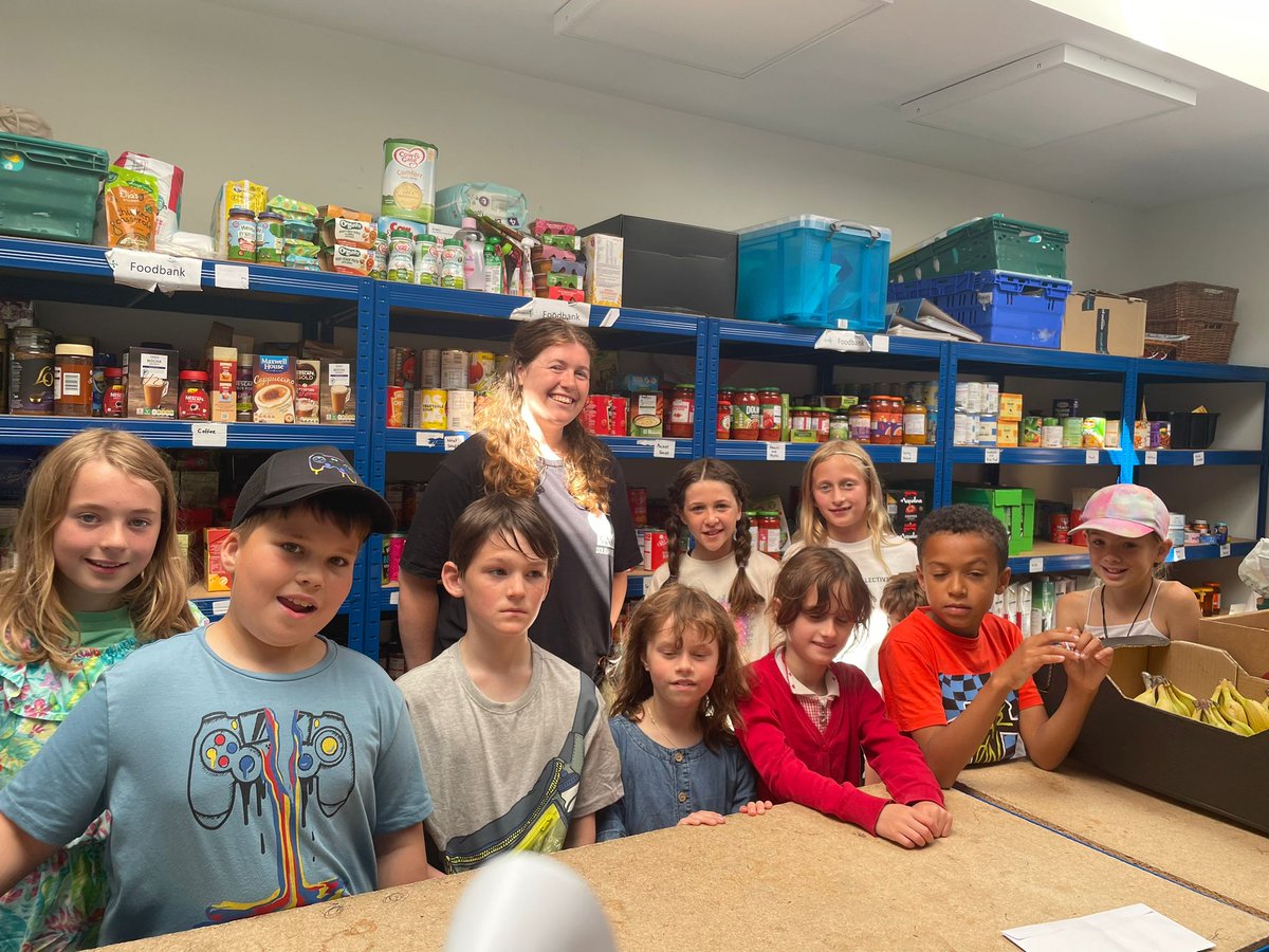 Another proud moment with our year 4 children as they donated the second share of the profit from Swansea Enterprise Project, this time at @TrussellTrust Swansea. #MayCommunity #charity #proud #PupilVoice #foodbank