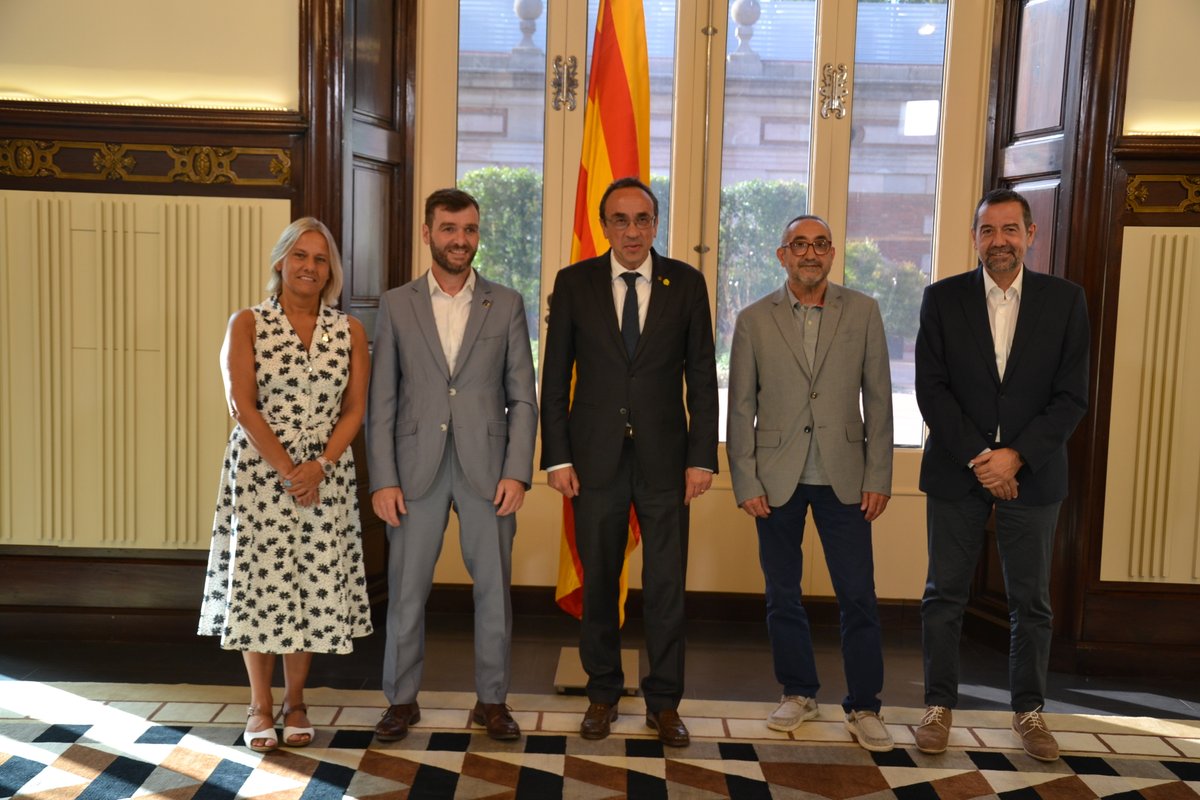 𝐀𝐮𝐝𝐢è𝐧𝐜𝐢𝐚 𝐚𝐦𝐛 𝐞𝐥 𝐩𝐫𝐞𝐬𝐢𝐝𝐞𝐧𝐭 𝐝𝐞𝐥 𝐏𝐚𝐫𝐥𝐚𝐦𝐞𝐧𝐭 
Ahir, 18 de juliol, ens va rebre al <a href="/parlamentcat/">Parlament de Catalunya</a> el Molt Honorable president <a href="/joseprull/">Josep Rull i Andreu</a>.