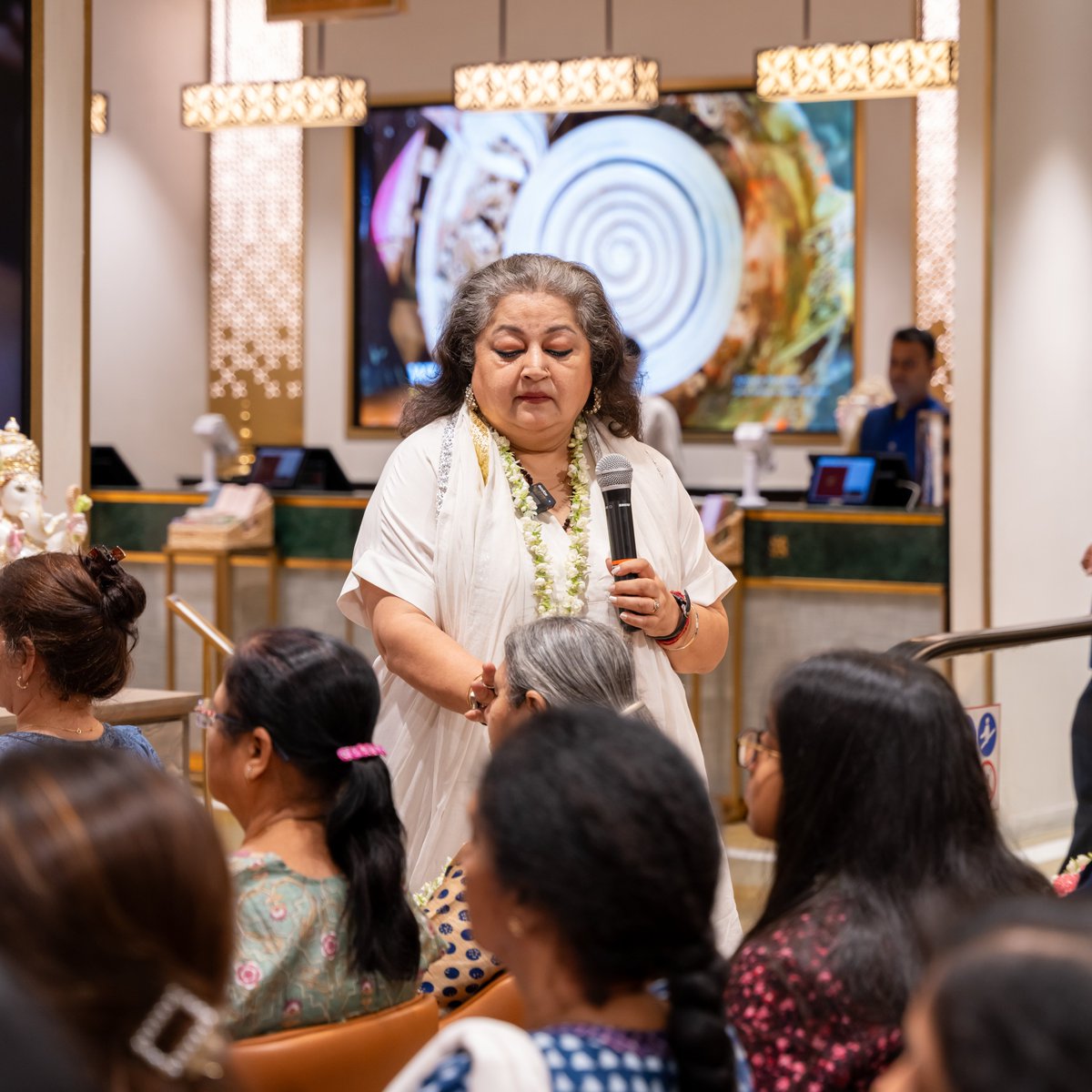 Swadesh_Online's tweet photo. Crafts & Conversation ~ In a world that offers no blueprint for ageing gracefully, Suparna Trikha delves into ancient Ayurveda for a more holistic and natural philosophy on the subject.
#SwadeshOnline #CraftsandConversation #Wellness #Selfcare #Ageing #LiveArtfully #Swadesh https://t.co/Y3Gp7y3wKe