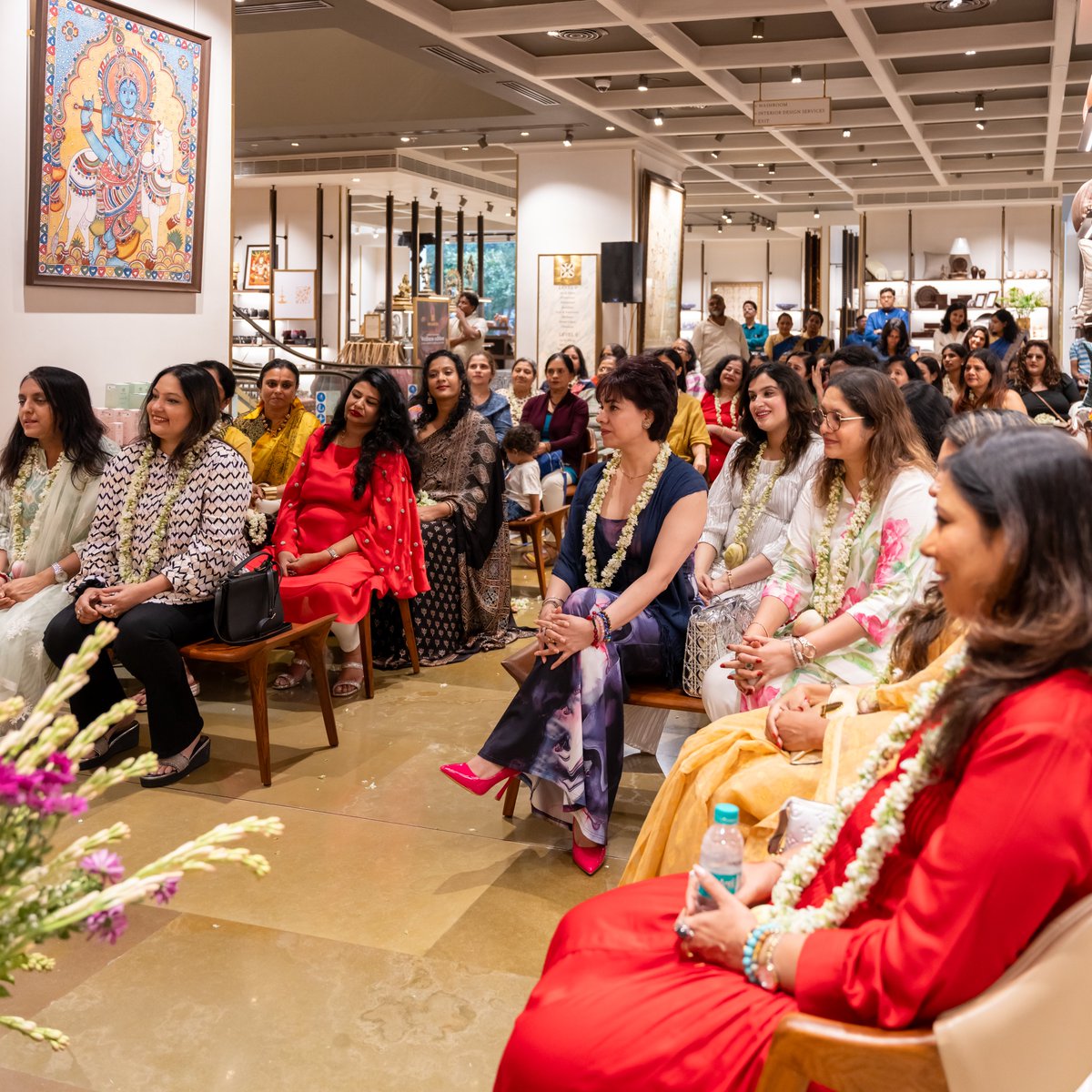 Swadesh_Online's tweet photo. Crafts & Conversation ~ In a world that offers no blueprint for ageing gracefully, Suparna Trikha delves into ancient Ayurveda for a more holistic and natural philosophy on the subject.
#SwadeshOnline #CraftsandConversation #Wellness #Selfcare #Ageing #LiveArtfully #Swadesh https://t.co/Y3Gp7y3wKe