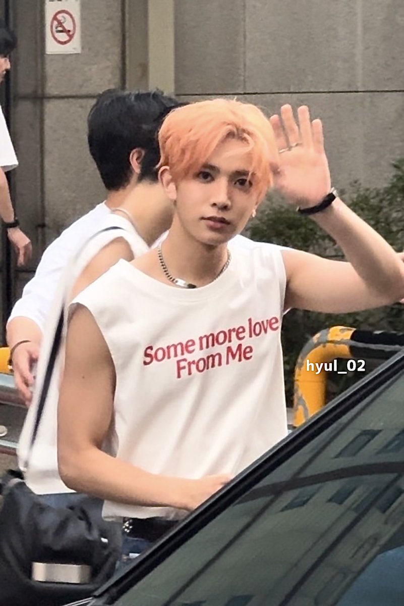 hyul_02_'s tweet photo. 240719 KBS 뮤직뱅크 퇴근

1위 축하해🏆
핸드폰으로 찍은 리얼 미모🎀

#희승 #HEESEUNG #ヒスン
#엔하이픈 #ENHYPEN https://t.co/puvwpcvW1A