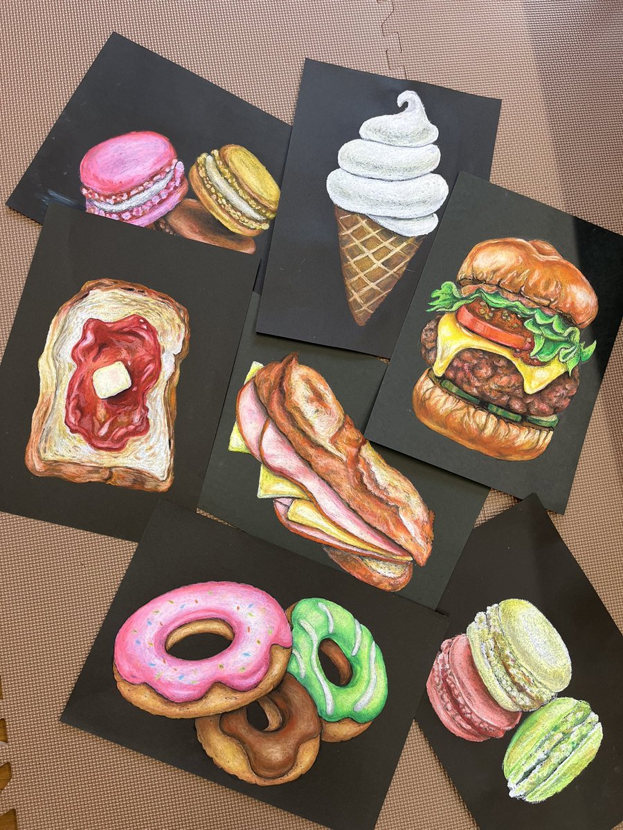 tsukasa_23_55's tweet image. クレヨンアート並べてみた🖍️
ハンバーガー🍔がお気に入りw

#クレヨンアート #チョークアート #クレヨン画 #食べ物イラスト #サクラクレパス