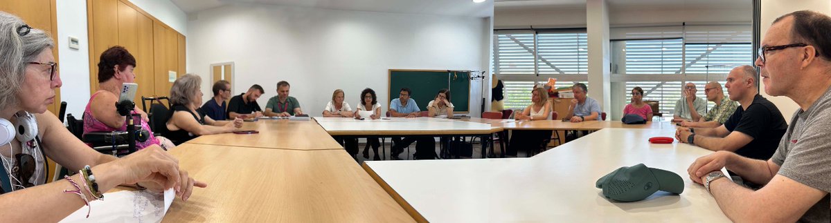 AdfSfeliu's tweet photo. Representants de l’@AdfSfeliu a la reunió entre polítics i tècnics, de l’àmbit de territori i de discapacitat, i entitats de  discapacitat sobre la mobilitat i l’accessibilitat a #SantFeliu. Treball en xarxa de coordinació que fa temps que reivindiquem @ajsantfeliu https://t.co/hg76nEUM1P
