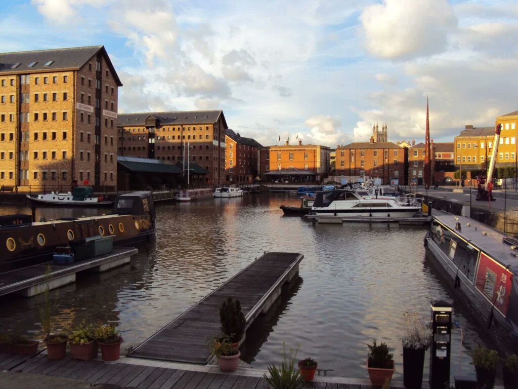 RJonTourUK tweet media