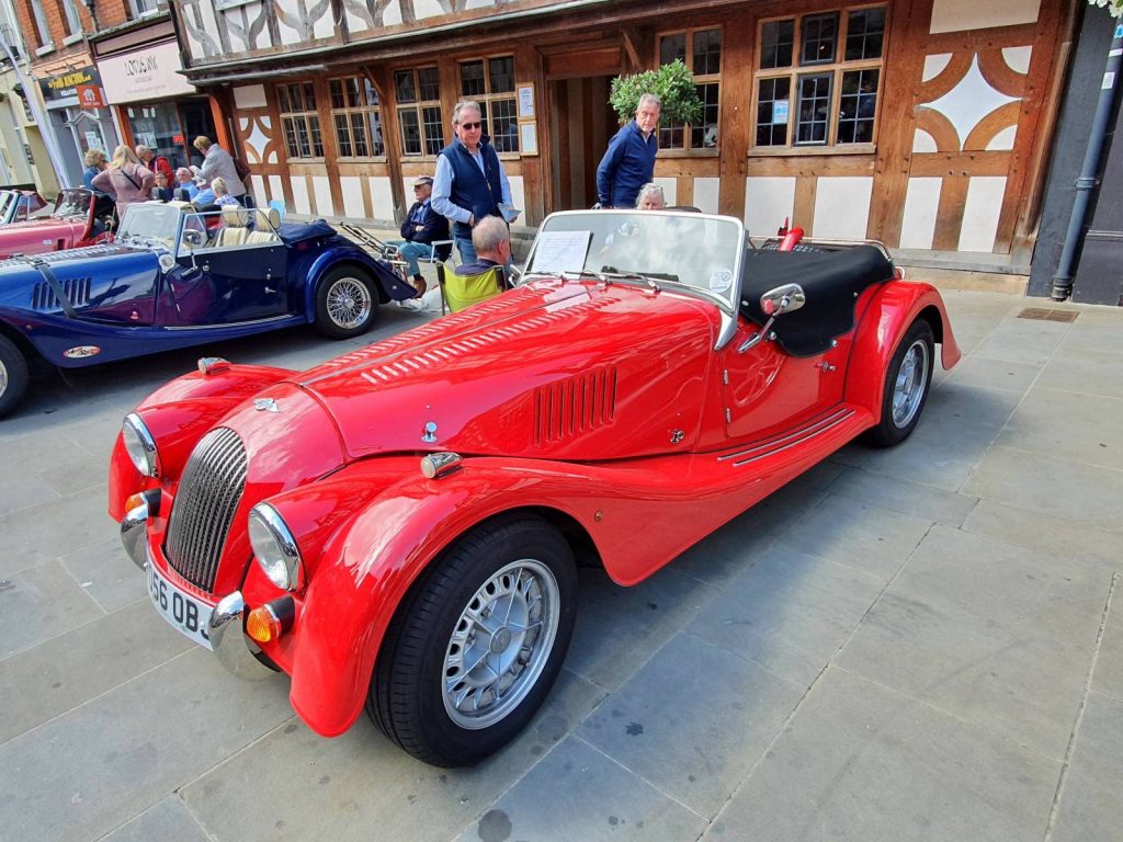 RJonTourUK tweet media