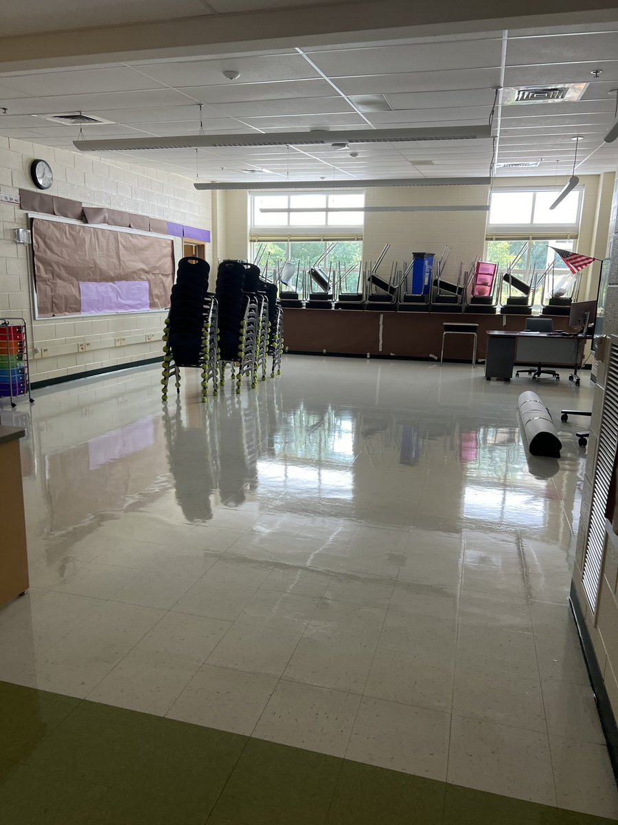 LNCarrillo3's tweet photo. Our Building Services team has been hard at work preparing for our Tigers! 🐯#RCFTeamWork @RCFTigreTweets https://t.co/FQALFAIp3Z