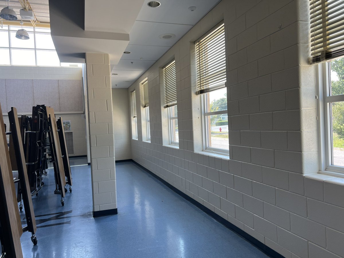 LNCarrillo3's tweet photo. Our Building Services team has been hard at work preparing for our Tigers! 🐯#RCFTeamWork @RCFTigreTweets https://t.co/FQALFAIp3Z
